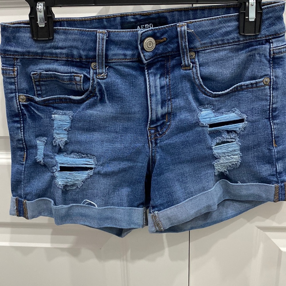 AERO low midi shorts size 6